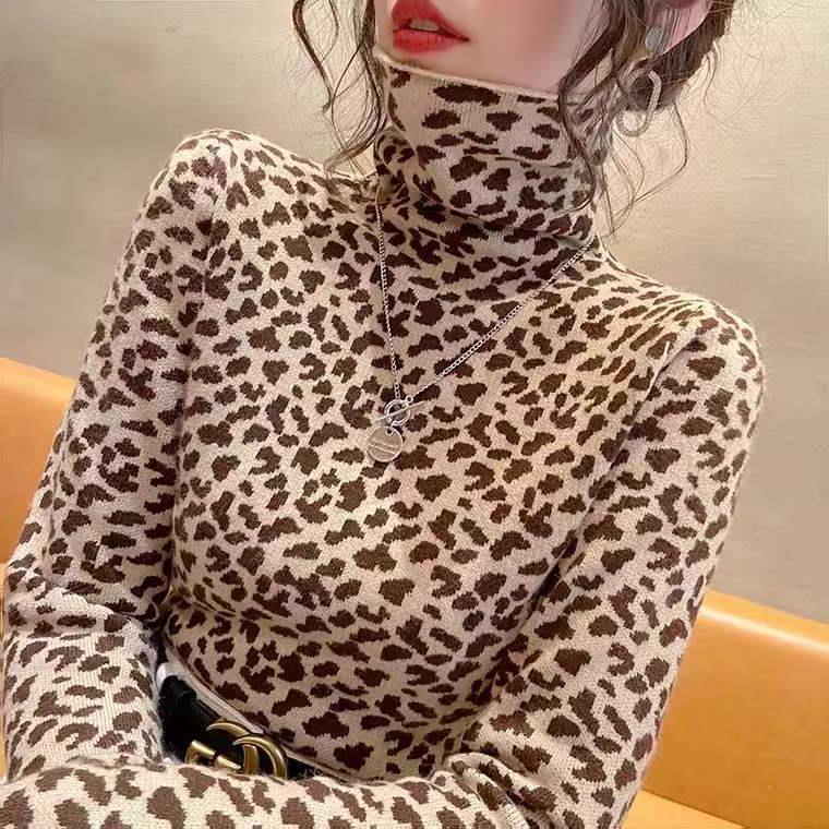 Pile collar leopard print sweater