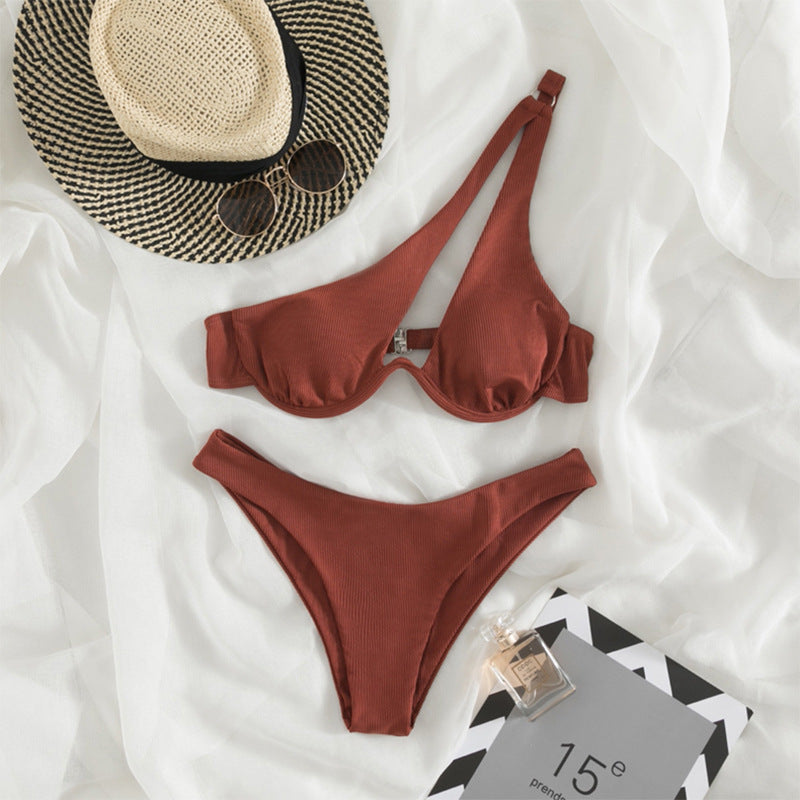 Sexy Triangle Split Swimsuit Solid Color One Shoulder Underwire Bikini