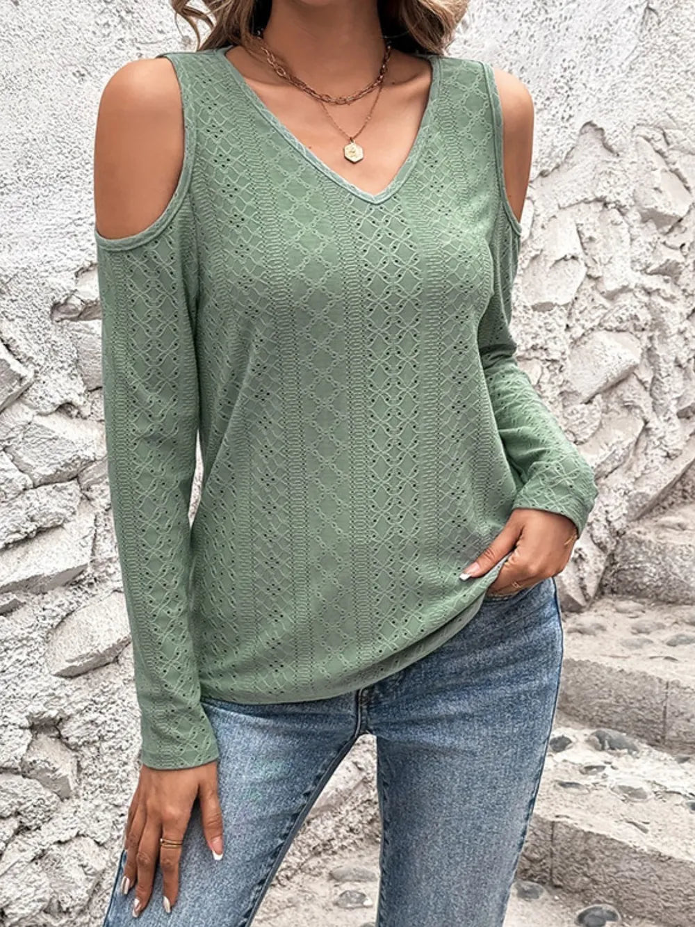 Hollowed out V-neck off shoulder long sleeved top