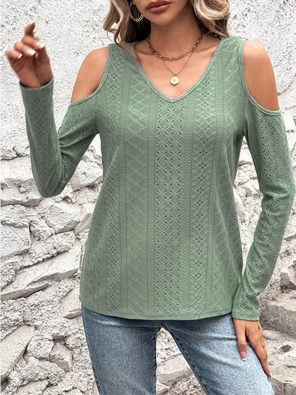Hollowed out V-neck off shoulder long sleeved top