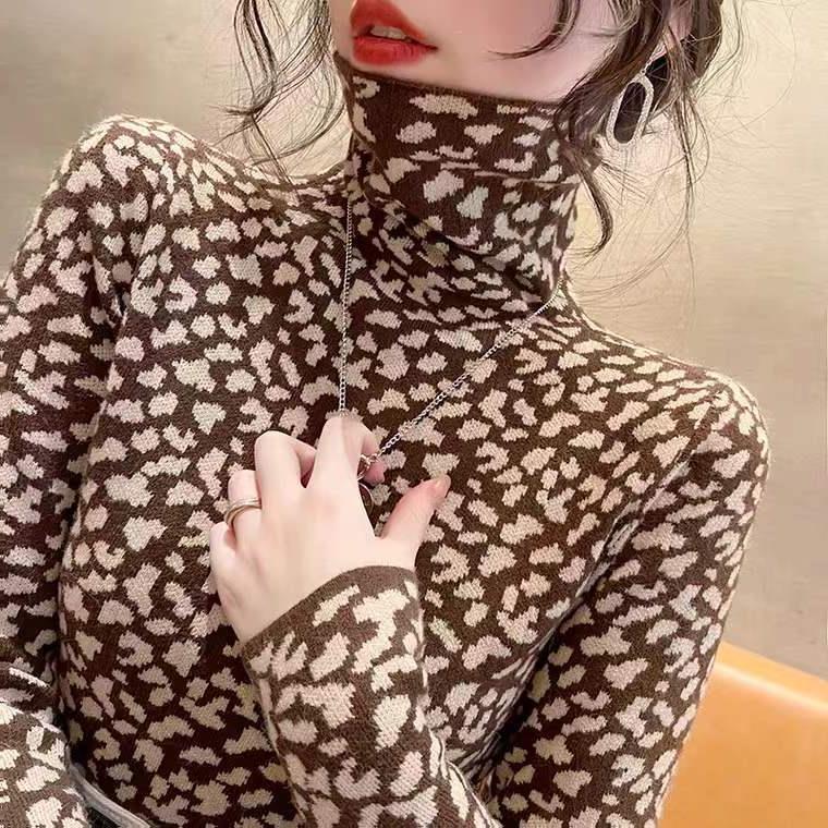 Pile collar leopard print sweater